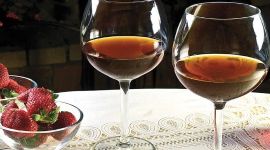 Вино из клубники: как сделать домашнее вино
