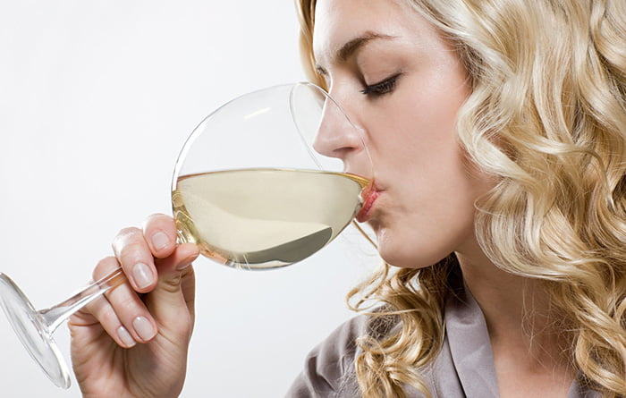 Польза и вред белого вина для женщин