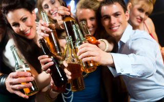 Как не опьянеть от алкоголя на вечеринке: методы разведчиков