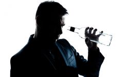 Как жить с алкоголиком и что делать: советы психолога