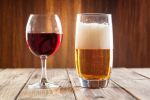 Названа неожиданная опасность фильтрованного пива и вина