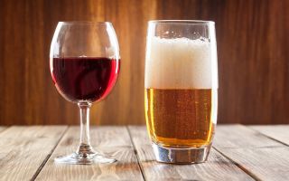 Названа неожиданная опасность фильтрованного пива и вина