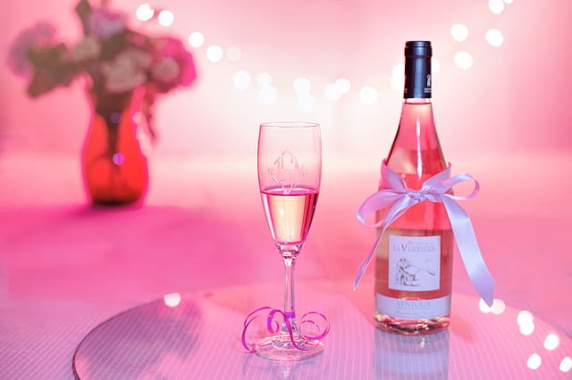 Как правильно пить безалкогольное розовое вино